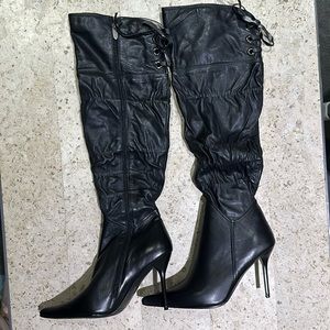 Brand new Black Popushier knee high boots size 40
Leather